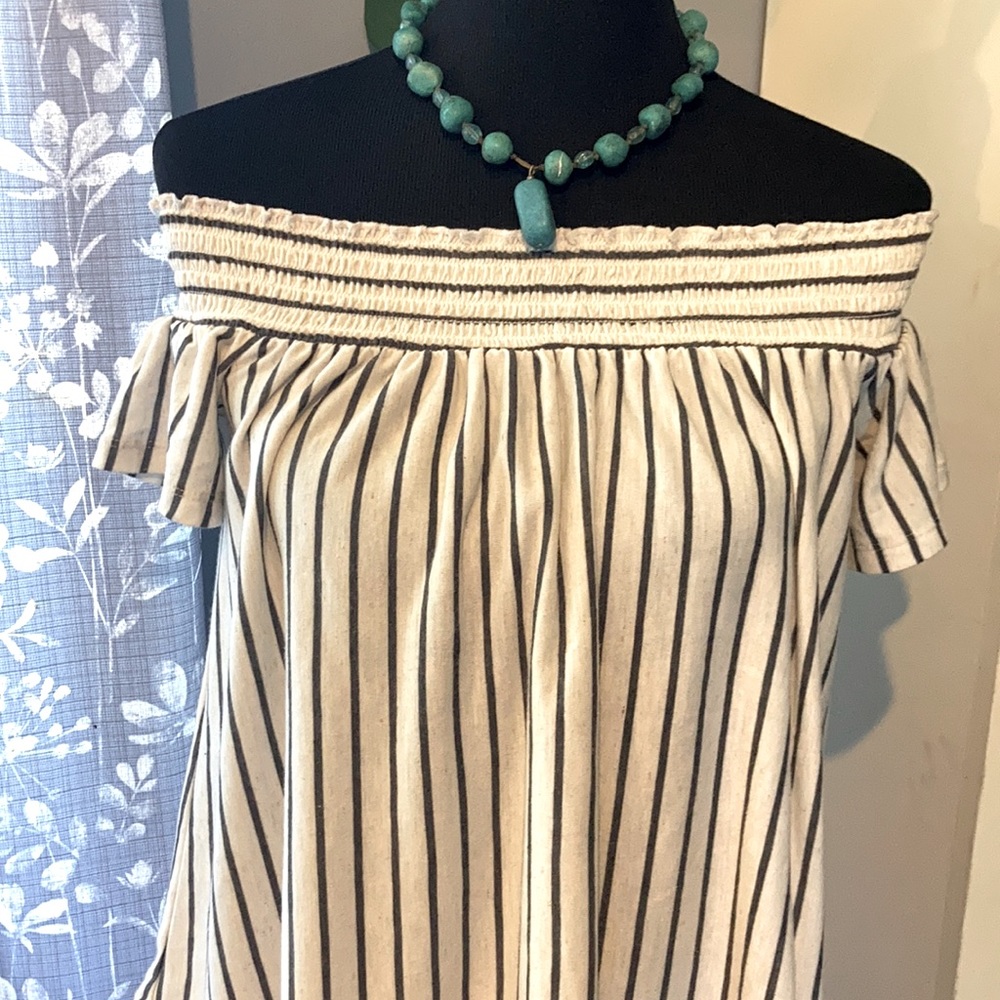 American Eagle off shoulder Too - Picture 1 of 3